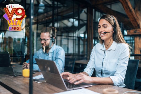 Liên hệ V9Win qua tổng đài trực tuyến